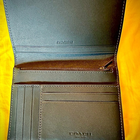 Brand New Coach Travel Set – Wallet, Passport Case, & toiletries bag - Picture 6 of 16